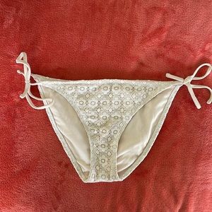 Cream Crochet Side Tie Bikini Bottoms Size Medium